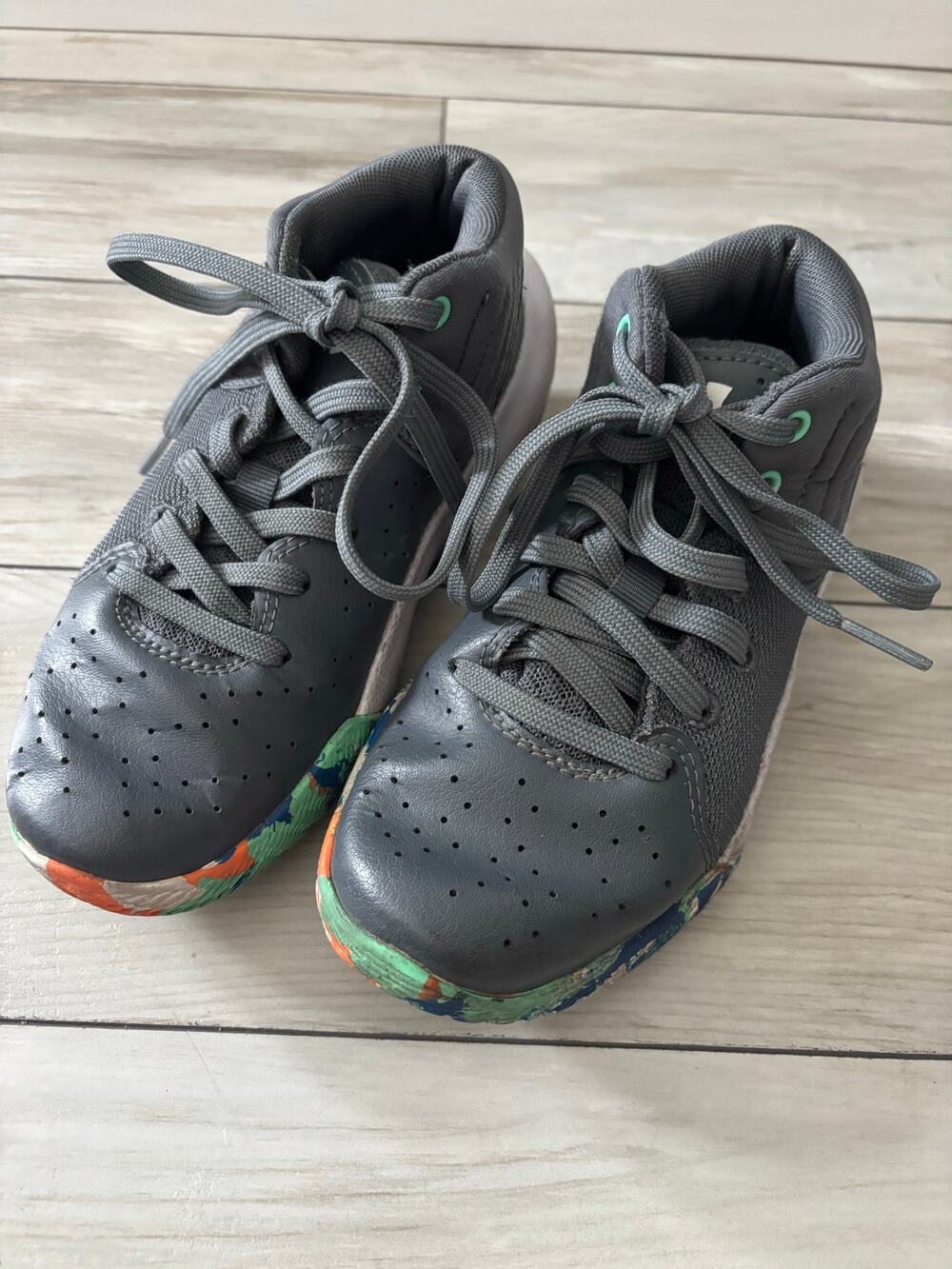 Under Armour Youth Jet 21 Boys Basketball Shoes Size 13K Gray Sneakers